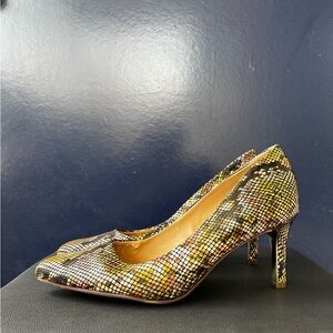 Elegant but Bold Snake Skin Multicolor Pumps